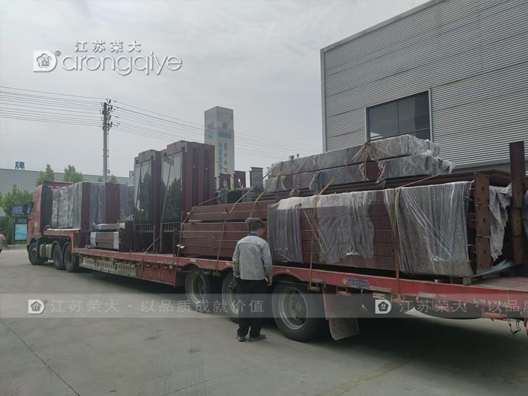 山東智能候車亭迎來第十四批發(fā)貨，江蘇榮大再顯制造實力