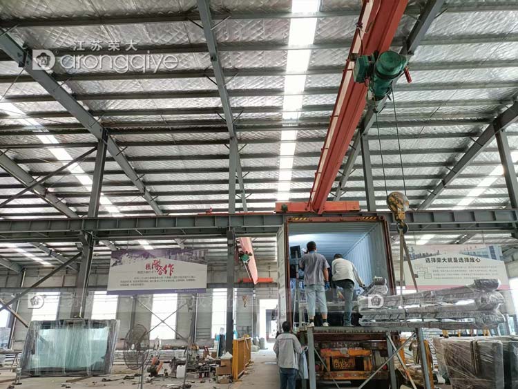 公交候車亭成功發(fā)往德國